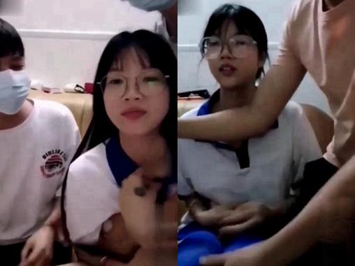 江西宜春二中的巨乳反差婊，正写作业时被俩男同学轮番操搞3P全程还在直播互动