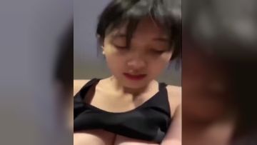 大奶女友在家上位全自动白虎鲍鱼特别是这对浑圆大大奶子超爱第01集