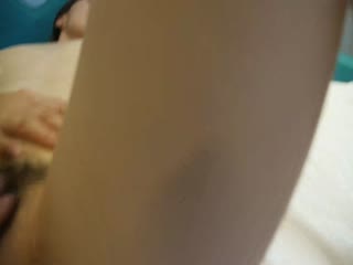 很有韵味的少妇，逼很敏感水多，玩得她骚骚叫床！