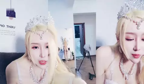 出道音乐歌手【热鲨】，直播间唱起优美的歌声，介绍自己是一名歌手 专辑已经录好就是没有钱发行，致敬她！